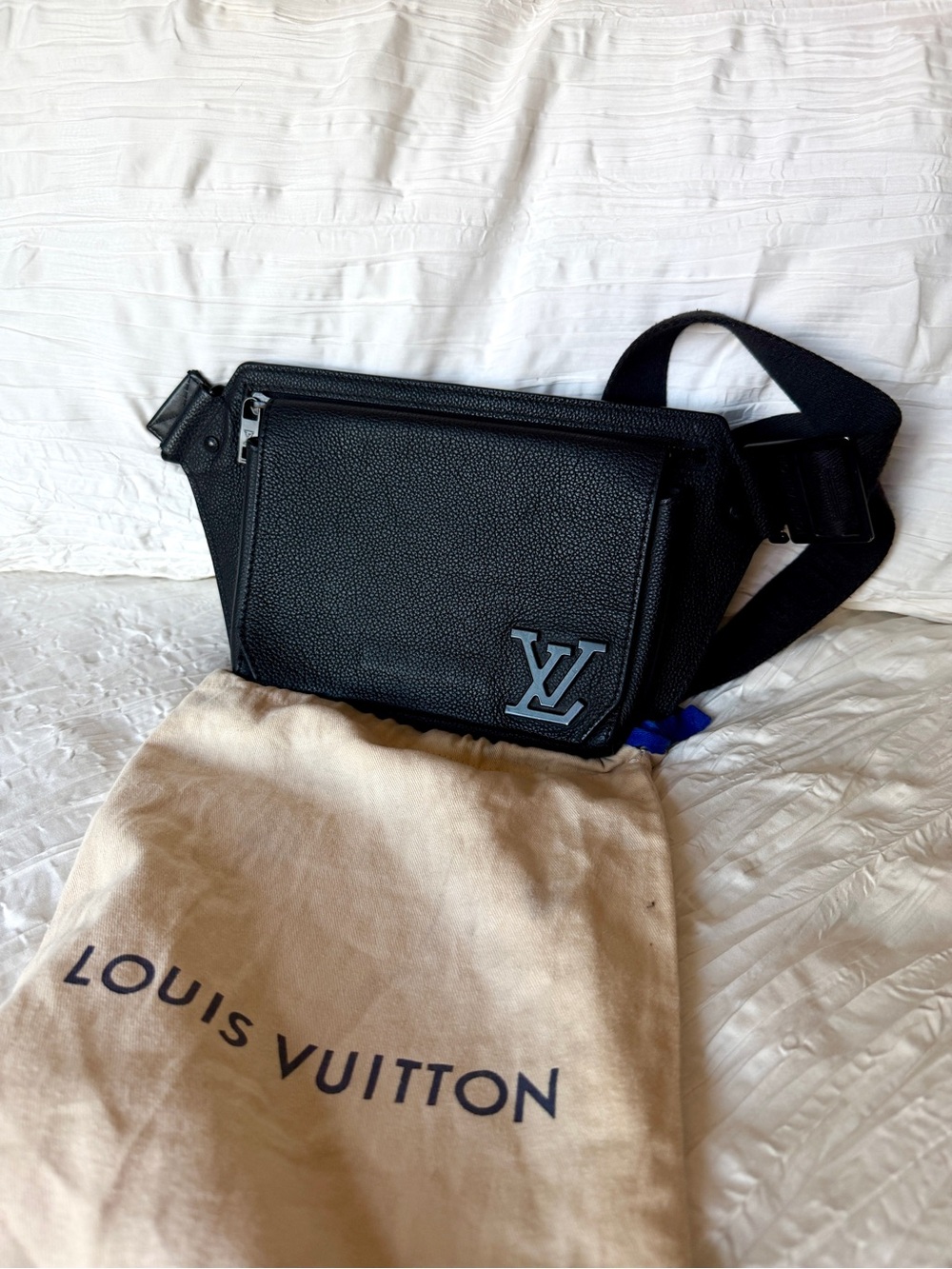 Louis Vuitton Black Leather Aerogram Take Off Sling Bag
